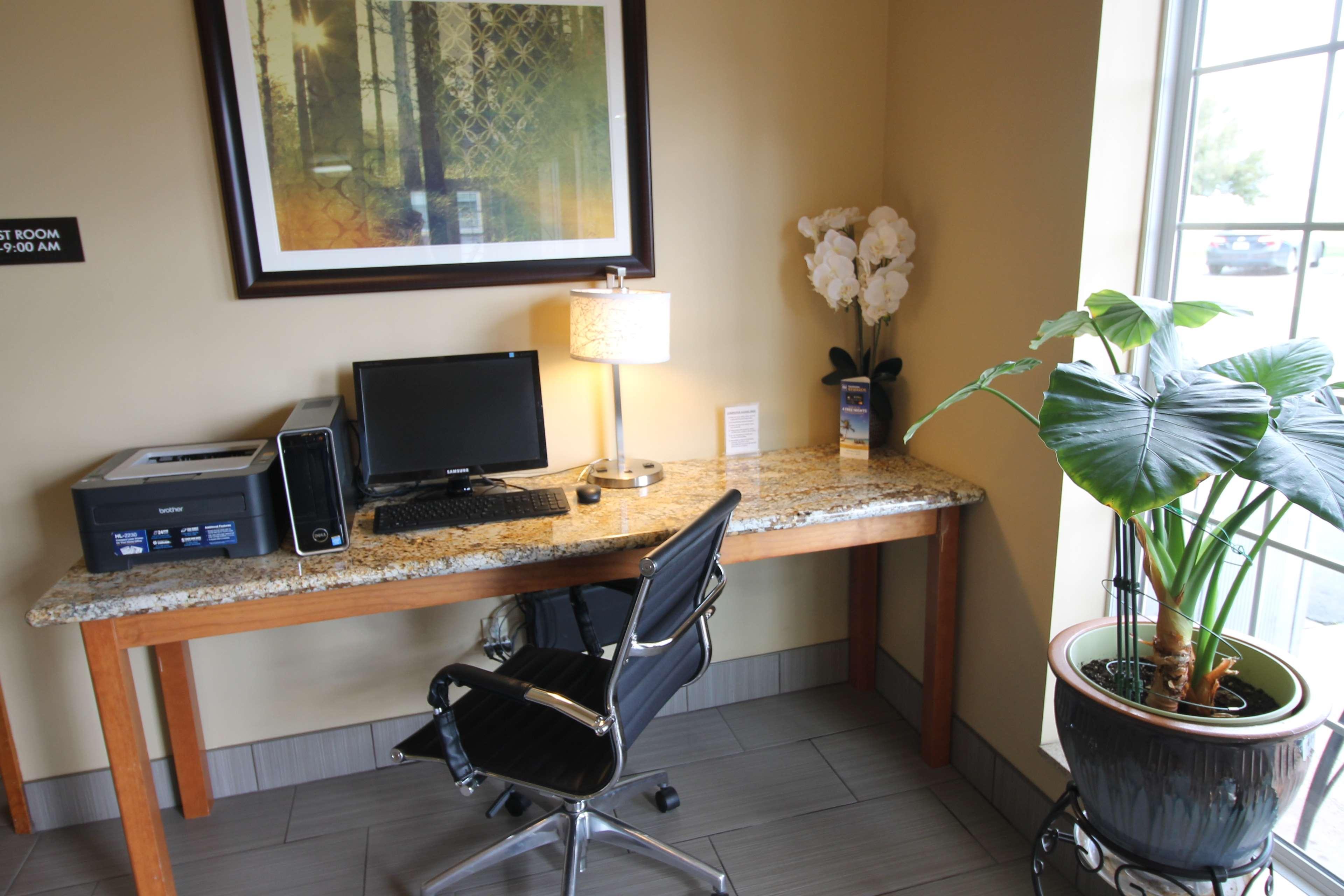 Best Western Liberty Inn Делано Экстерьер фото