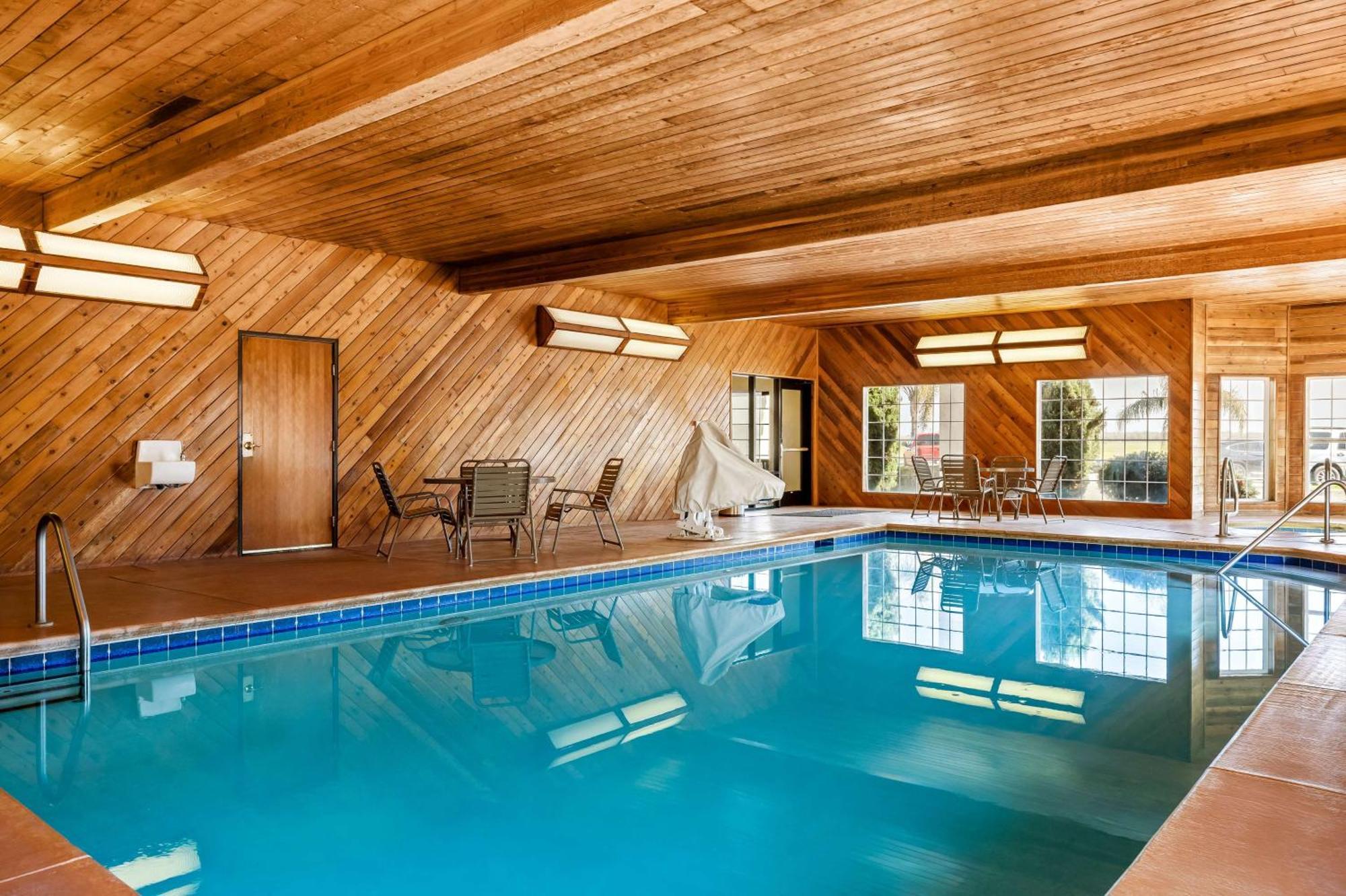 Best Western Liberty Inn Делано Экстерьер фото