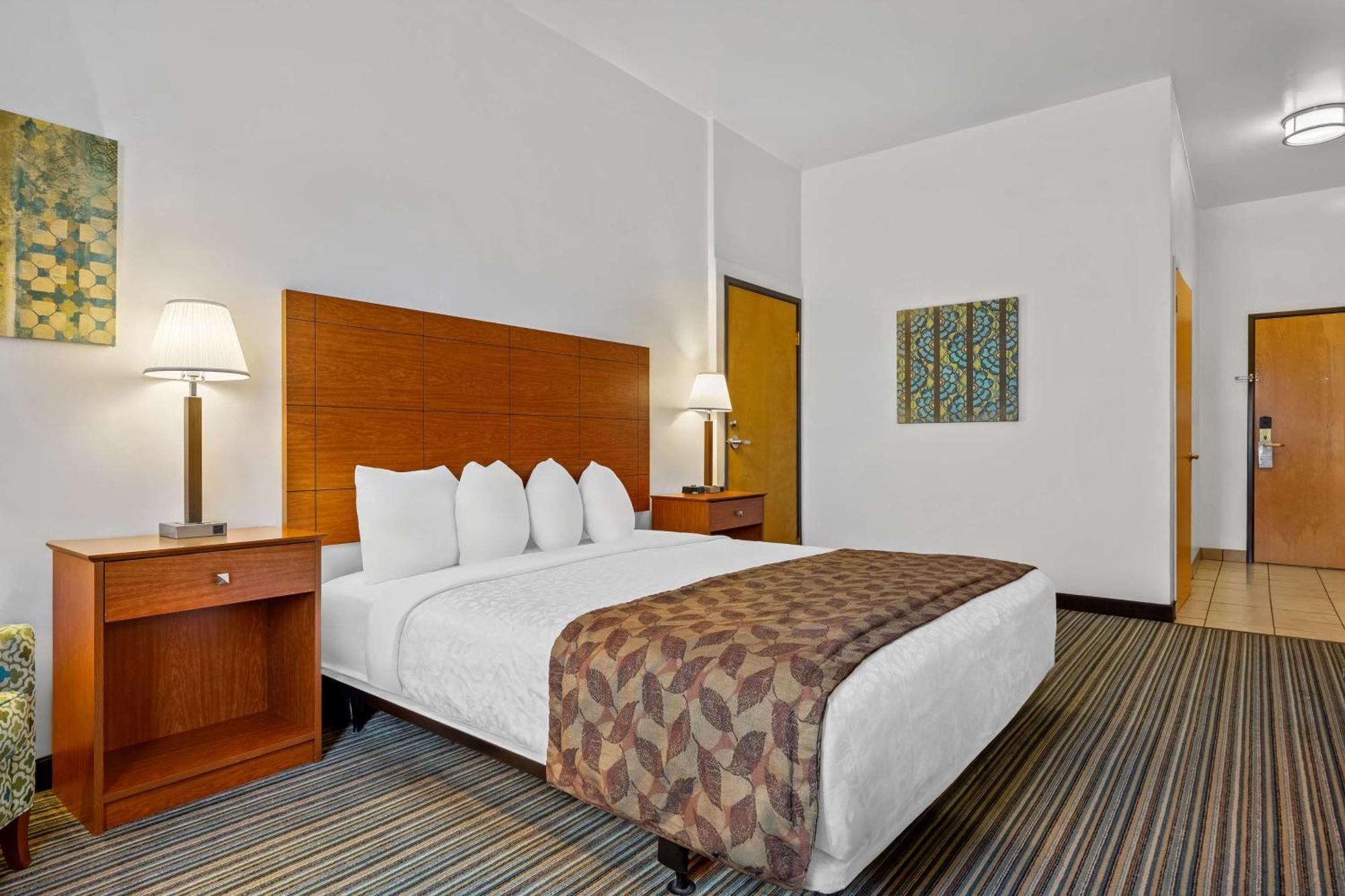 Best Western Liberty Inn Делано Экстерьер фото