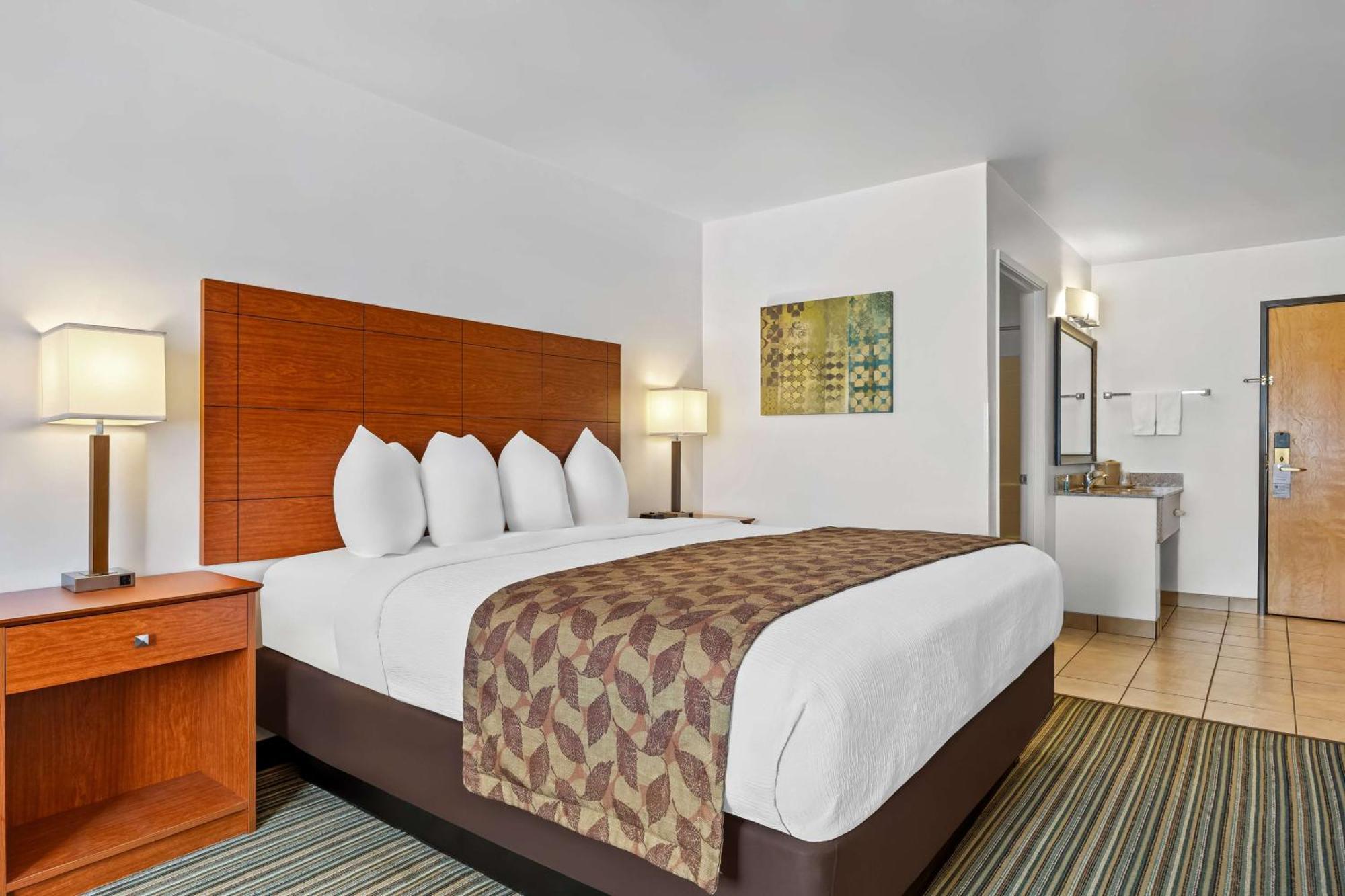 Best Western Liberty Inn Делано Экстерьер фото
