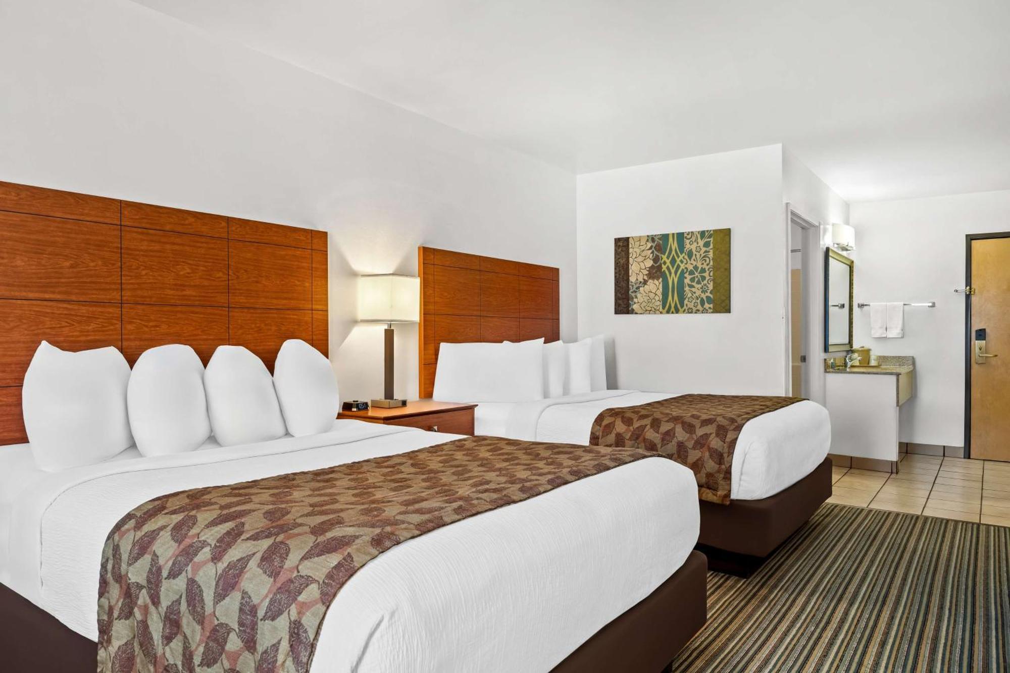 Best Western Liberty Inn Делано Экстерьер фото