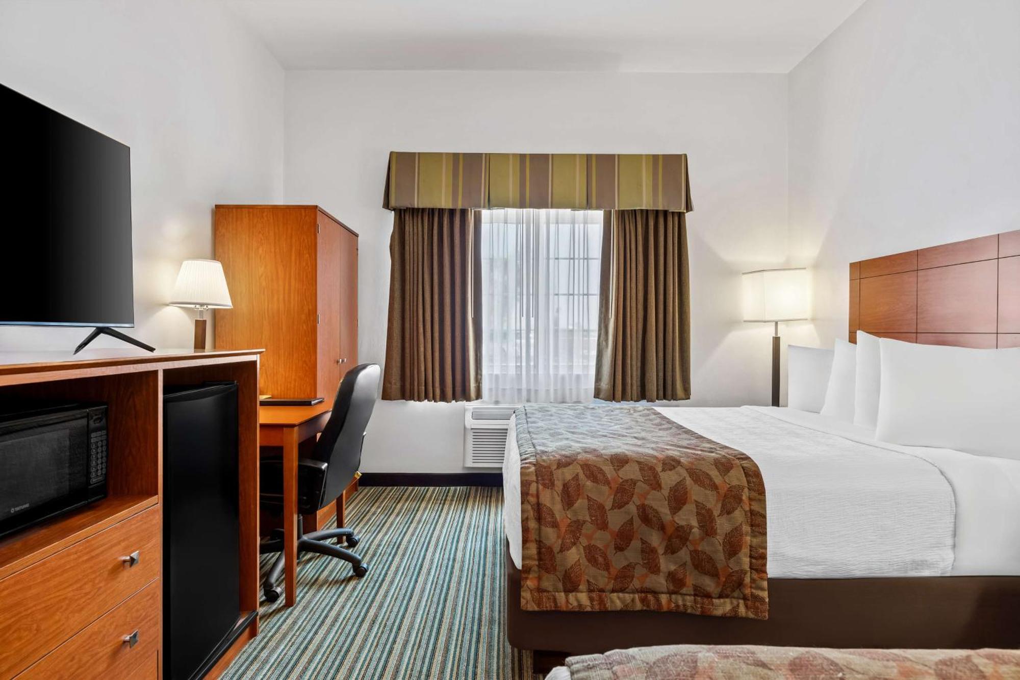 Best Western Liberty Inn Делано Экстерьер фото